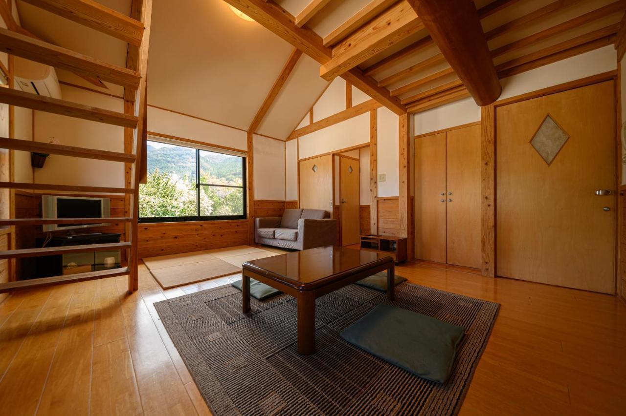 לינה וארוחת בוקר Yufuin Flora House מראה חיצוני תמונה