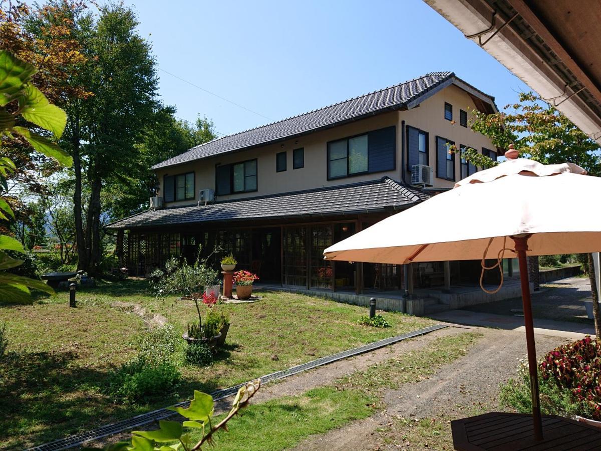 לינה וארוחת בוקר Yufuin Flora House מראה חיצוני תמונה